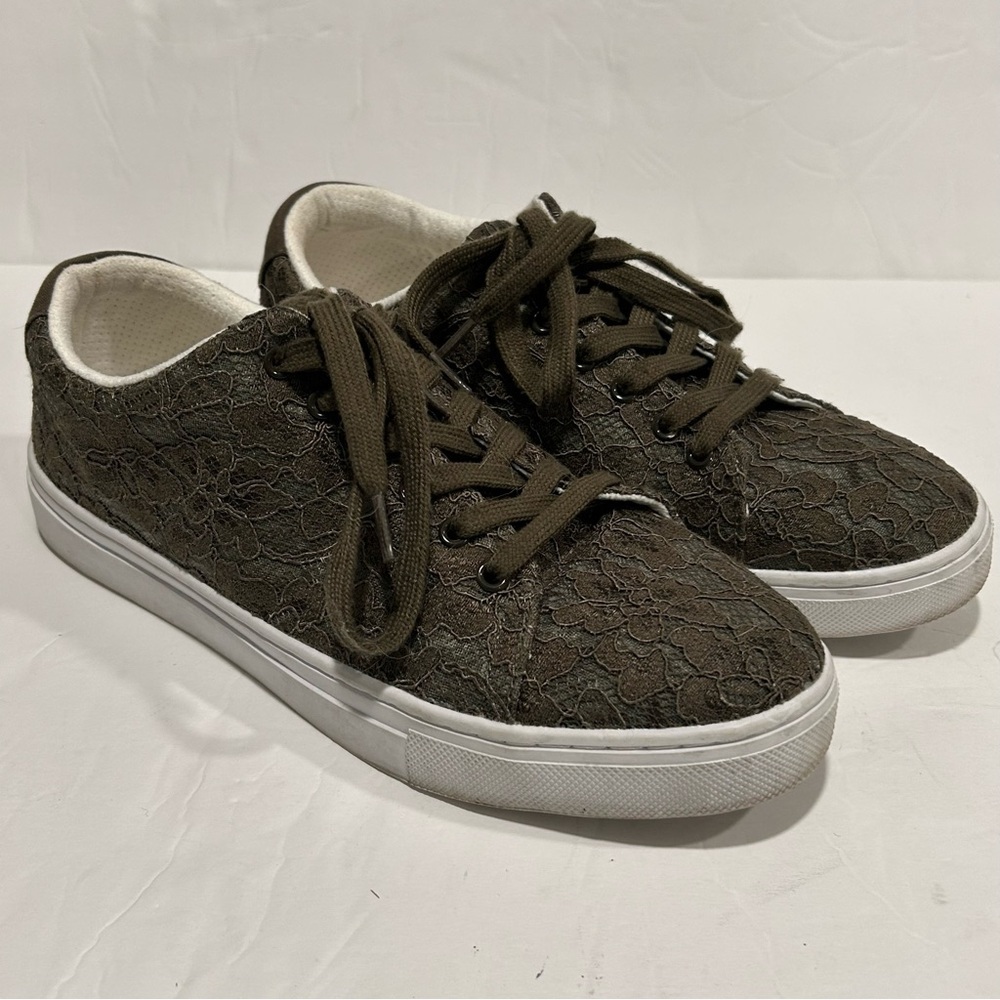 Isaac Mizrahi Floral Lace Sneakers Olive Green, Sz 11, Boho, Feminine, Garden